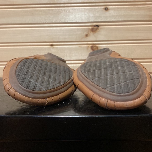 Hush Puppies. Women’s size 7. Tan leather. Excellent used condition. - Picture 4 of 4
